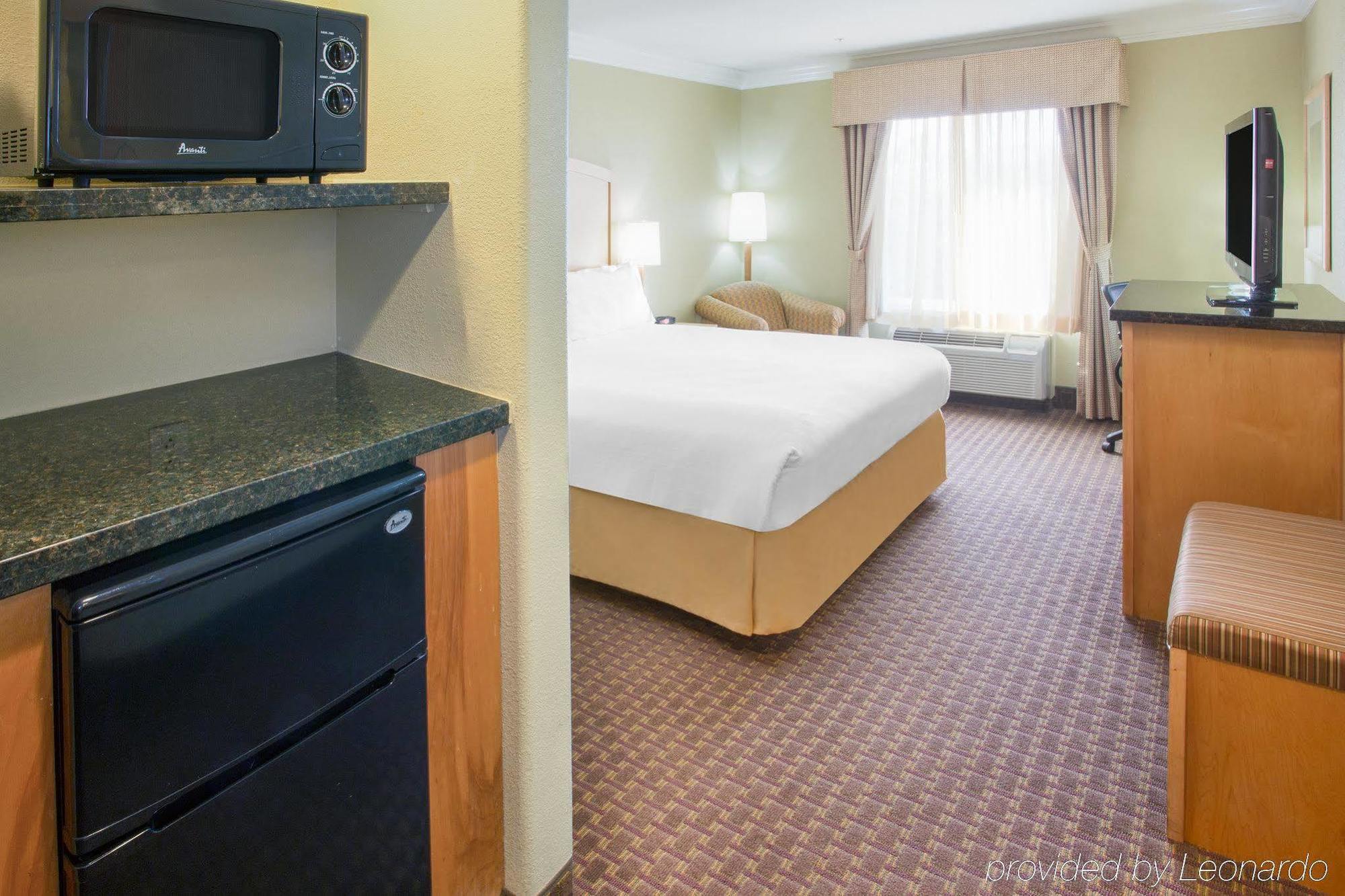Holiday Inn Express Hotel & Suites Vacaville By Ihg Exterior photo